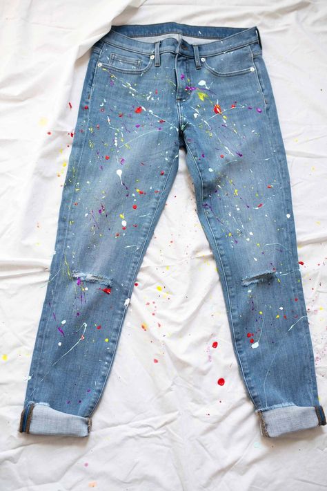 A Fun How-To: Splatter Paint Your Jeans | The Mom Edit Jeans Skirt Outfit, Paint Splatter Jeans, Blue Jean Outfits, Bleached Jeans, White Jeans Outfit, Jeans Outfit Summer, Blue Ripped Jeans, Black Jeans Outfit, Painted Jeans