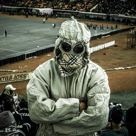 Casual Football, Football Casuals Wallpaper, Soccer Hooligans Style, Casual Hooligans, Hooligans Style, Football Casuals Hooligans, Hooligans Football Casual, Casuals Football Style, Football Hooligans Fashion