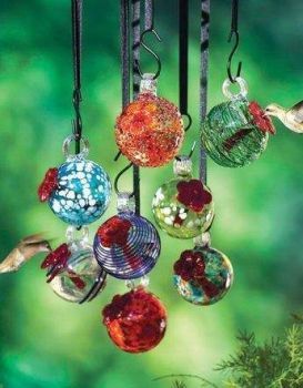 Diy Hummingbird Feeder, Hummingbird Perch, Bird House Kits, Hummingbird Feeder, Hummingbird Garden, Diy Birds, How To Attract Birds, Humming Bird Feeders, How To Attract Hummingbirds