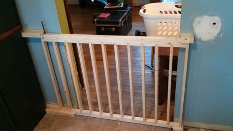 I built a sliding dog gate from scratch. - Album on Imgur Diy Dog Fence, Diy Dog Gate, Diy Kids Kitchen, Diy Baby Gate, Privacy Ideas, Pet Barrier, Dog House Diy, Baby Gate, Baby Gates