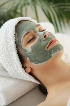 Free Photo | Young woman at spa salon with cosmetic mask on face. high angle photo Skin Care Routine For Teens, Beauty Treatments Skin Care, Spa Facial, Natural Face Mask, Best Skin Care Routine, Skin Care Spa, Beauty Mask, Holistic Beauty, Facial Spa