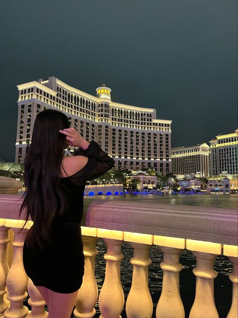 Bellagio Fountains Photography, Las Vegas Selfies, Las Vegas Pose Ideas, Las Vegas Instagram Story, Bellagio Fountains Las Vegas, Vegas Inspo Pics, Las Vegas Pics, Las Vegas Aesthetic Outfit, Las Vegas Picture Ideas