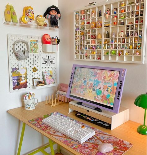 Pegboard Pc Setup, Digital Artist Aesthetic Workspace, Digital Artist Setup, Desktop Setup Aesthetic, Digital Art Setup, Cintiq Setup, Pegboard Aesthetic, Artist Setup, Desktop Inspiration