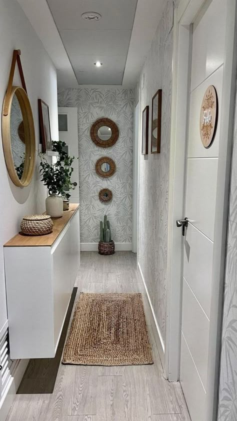 Narrow Hallway Decorating Ideas, Diy Furniture Restoration, Hall Entrada, Narrow Living Room, Luxe Decor, Narrow Hallway Decorating, Bungalow House Plans, Furniture Design Living Room, Small Hallways