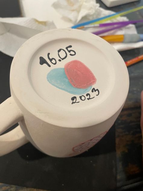 Pottery With Boyfriend, Cup Painting Designs Mug Ideas, Couples Ceramic Painting, Love Pottery Painting Ideas, Pottery Painting With Boyfriend, Couple Pottery Ideas, Ceramic For Boyfriend, Pottery Painting Date Ideas, Color Me Mine Couple Ideas