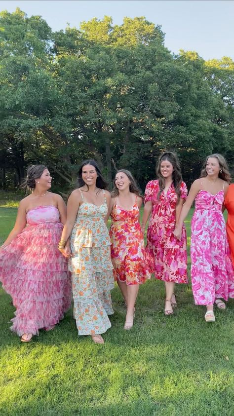 Instagram Festive Garden Party Attire, Secret Garden Theme Outfit, Flower Garden Party Outfit, Wedding Guest Pose Ideas, Secret Garden Outfit Ideas, Whimsical Garden Party Outfit, Garden Party Guest Outfit, Garden Party Theme Outfit, Italian Garden Party Outfit