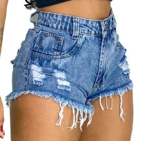 Trousers Women Outfit, Comfy Summer Outfits, Jean Short Outfits, Outfits Con Jeans, Custom Shoes Diy, Ripped Jean Shorts, Bermuda Jeans, Bermuda Short, Short Jeans