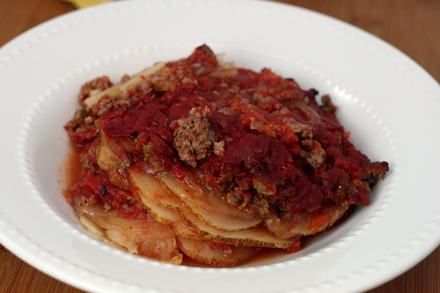 "Mom's Missouri".....Casserole with layers of potatoes, onions, ground beef, tomatoes. Missouri Recipes, Missouri Food, American States, Meat Recipes For Dinner, State Foods, 5 Ingredient Recipes, Meat Dinners, Beef Casserole Recipes, Sweet Rolls