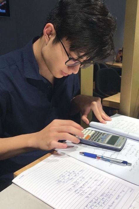 Study Guy Aesthetic, Guy Studying Aesthetic, Japanese Boyfriend Aesthetic, Nerd Bf Aesthetic, Studying Chemistry, Nerd Boyfriend, Men's Study, Nerd Aesthetic, Nerdy Guys