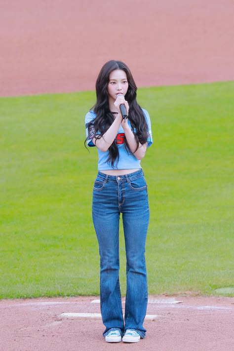 Very Good Girls, Baseball Stadium, Baseball Outfit, Best Jeans, Kpop Fashion, Converse High Tops, Slim Legs, Cool Girl, High Tops