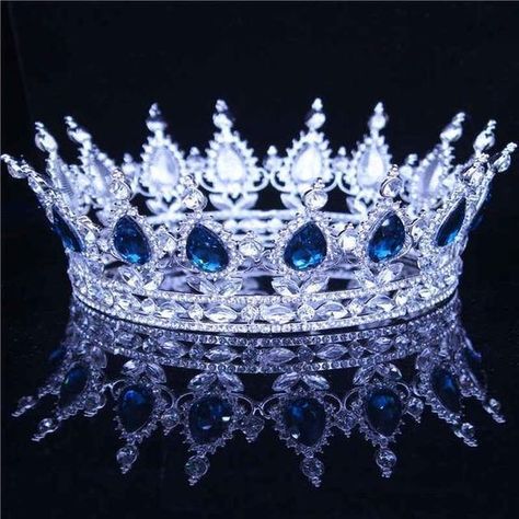 Bridal Crown Crystal, Crystal Crown Tiaras, Tiara Accessories, Crown Aesthetic, Vintage Tiara, Beautiful Tiaras, Blue Crown, Crown Bridal, Rhinestone Crown