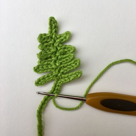 Crochet Fern Plant Free Pattern, Fern Crochet Pattern Free, Fern Crochet Pattern, Crochet Fern Leaf Free Pattern, Crochet Fern Pattern, Fern Crochet, Crochet Fern, Free Form Crochet, Crochet Plants