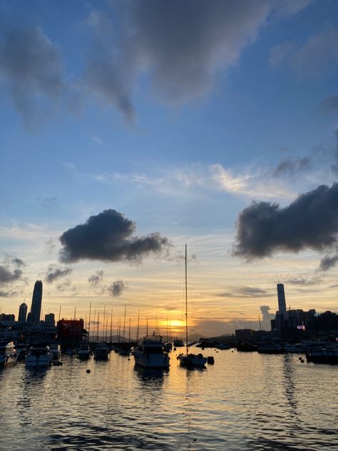 Beautiful sunset in Hong Kong Beautiful Sunset, New York Skyline, Hong Kong, New York, Travel