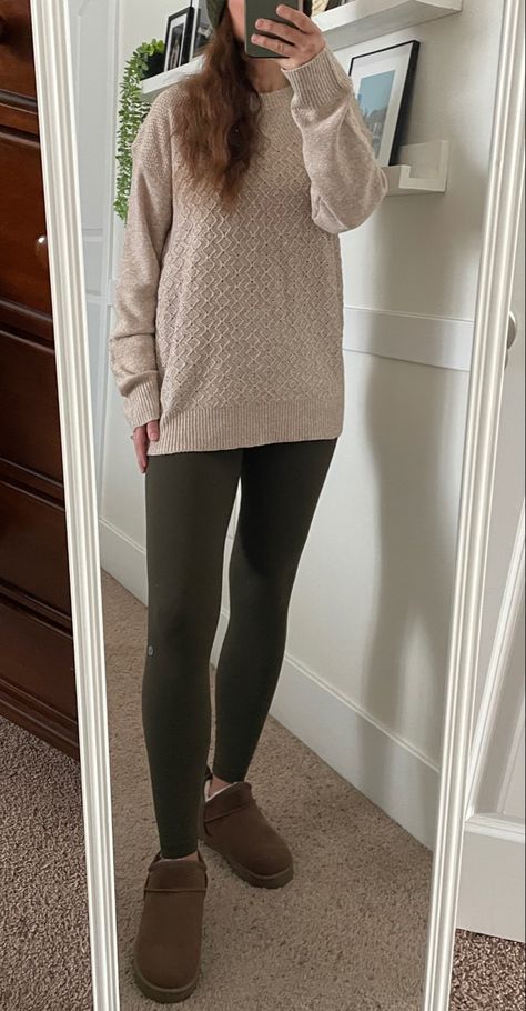 Green Leggings Outfit Winter, Flare Leggings Outfit Winter, Boots Winter Outfit, Funky Fits, Flare Leggings Outfit, Mini Ugg Boots, Olive Green Leggings, Leggings Outfit Winter, Sweater Oversized