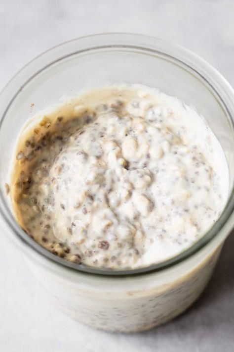 Overnight Oats Base Recipe, Overnight Oats Base, Overnight Oats Almond Milk, Quick Oat Recipes, Basic Overnight Oats Recipe, Oats With Yogurt, Overnight Oatmeal Healthy, Cold Oats, Holiday Cake Recipes