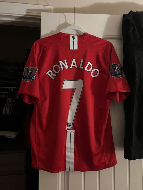 Cr7 Jersey, Ronaldo 7 Jersey, Cristiano Ronaldo Manchester United, Mens Dress Shoes Guide, Ronaldo Jersey, Football Jersey Outfit, Cr7 Ronaldo, Retro Football Shirts, Football Tops