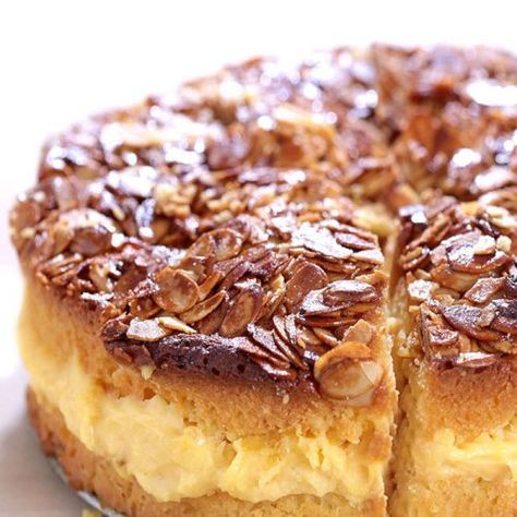 German Bee Sting Cake - Cakescottage German Cake Recipes, German Bee Sting Cake, German Cakes Recipes, Traditional German Desserts, German Dessert, Bee Sting Cake, Almond Crunch, German Desserts, German Cake