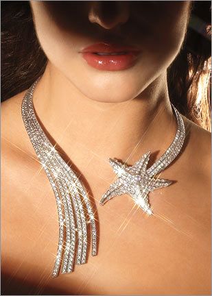 Shooting Star Necklace Nickles Jewelry, Shooting Star Necklace, Parfum Chanel, Chanel Couture, Fredericks Of Hollywood, Star Design, Star Necklace, Beautiful Jewelry, My Jewellery