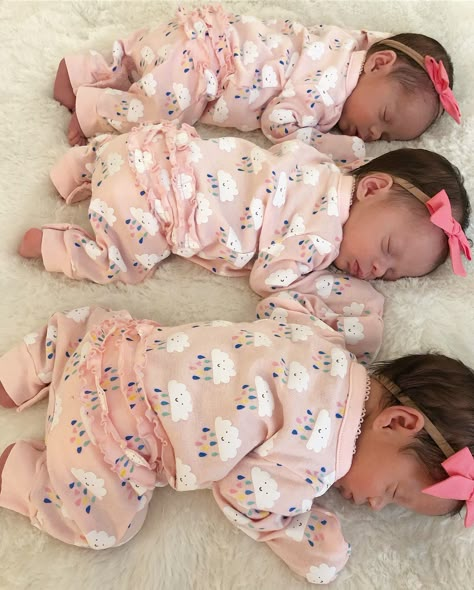 Triplets Babies Newborns, Newborn Triplets, Triplets Pregnancy, Multiples Baby, Kids Fever, Triplet Babies, Baby Pictures Newborn, Preemie Babies, Baby L