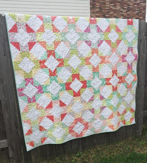 Country Summer 2 Quilt | modafabrics.com Moda Bake Shop Free Pattern, Quilts Using Fat Quarters, Free Quilt Tutorials, Moda Bake Shop, Electric Quilt, Country Summer, Fat Quarter Quilt, Primitive Gatherings, Summer Quilts