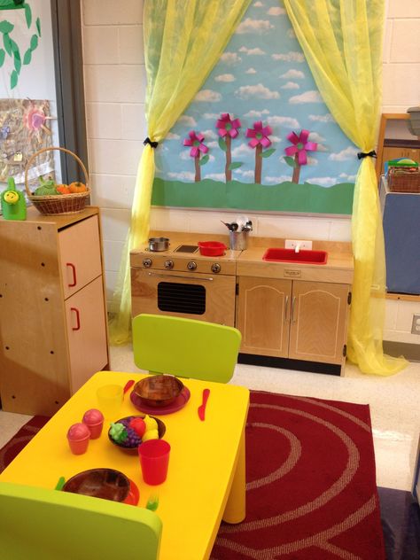 Kitchen Area Preschool, Classroom Kitchen Center, Kitchen Center Preschool, Family Corner Ideas Preschool, Preschool Kitchen Center Ideas, Role Play Areas Eyfs Home Corner, Kitchen Dramatic Play Preschool, Preschool Kitchen Center, Home Corner Eyfs