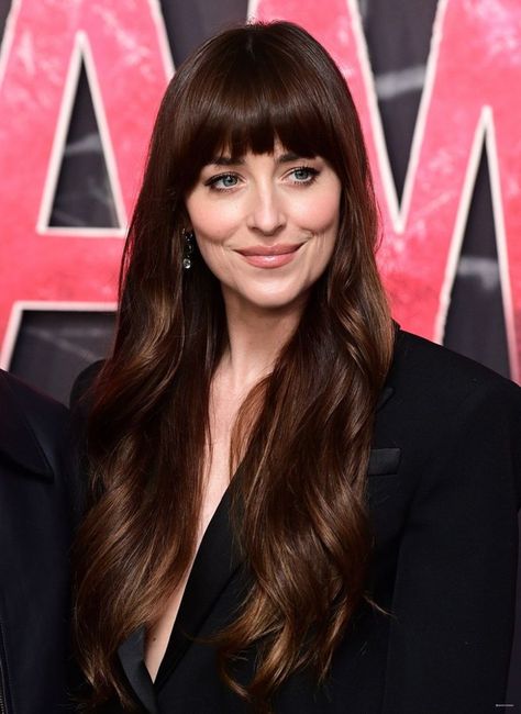 Dakota Johnson Hair Color, Dakota Johnson Body, Cherry Brown Hair, Dakota Johnson Hair, Madame Web, Warm Brown Hair, Chestnut Brown Hair, Chocolate Hair, Ginger Hair Color