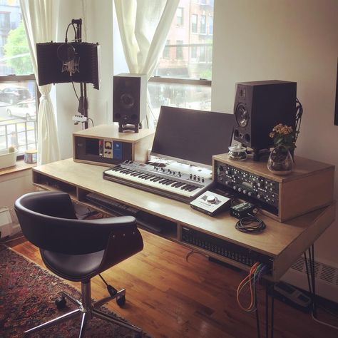 Home Studio Design, Music Studio Ideas, Home Studio Desk, Recording Studio Ideas, Music Room Design, Home Recording Studio Setup, Recording Studio Setup, Home Studio Ideas, Home Music Rooms