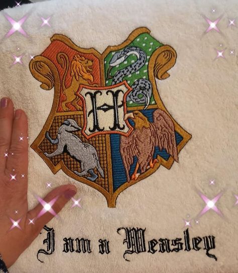 Hogwarts Embroidery, Anime Embroidery, About Harry Potter, Embroidered Coat, Series Of Books, Embroidery Tshirt, Harry Potter Collection, Cartoon Embroidery, Popular Series