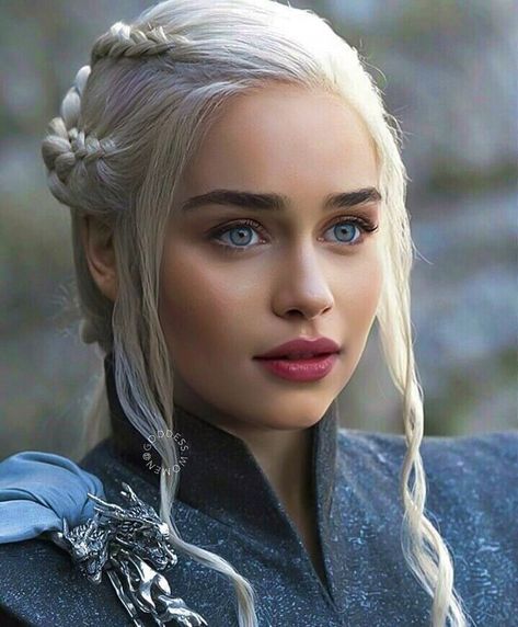 I PHOTOSHOP CELEBS on Instagram: “Queen 😍♥️ @emilia_clarke” Queen Of Dragons, Game Of Throne Daenerys, 얼굴 드로잉, Instagram Queen, Gra O Tron, Game Of Throne, Game Of Thrones Art, Games Of Thrones, Mother Of Dragons