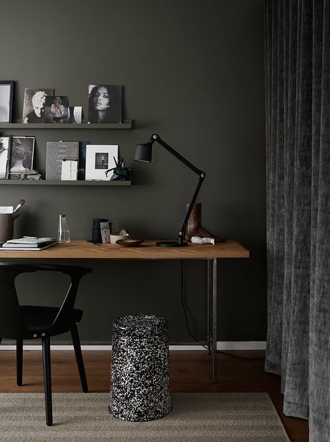 Dark olive green Dark Office, Olive Green Walls, Green Office, Dark Walls, Dark Interiors, Home Office Setup, Diy Desk, Dark Room, A Desk