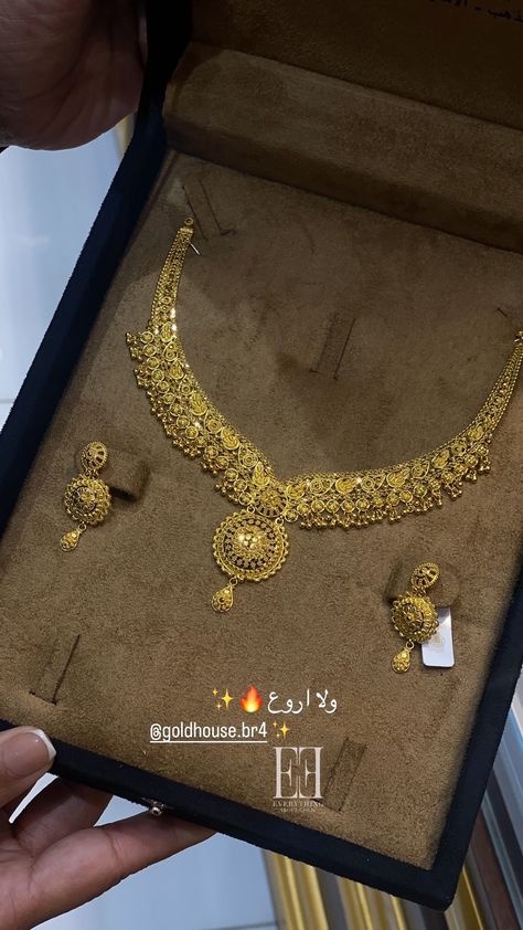 22k Gold Indian Jewelry, Gold Set Pakistani Design, Desi Gold Jewellery, 20grams Gold Necklace Indian, Gold Necklace Set Simple, Unique Gold Jewelry Designs, Delicate Gold Jewelry, Bridal Necklace Designs, Gold Jewels Design