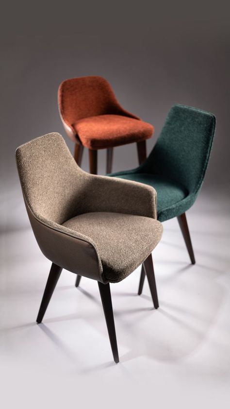 La #collection #Passion se compose de 5 équipements de mobilier #moderne qui siéront à merveille dans un #restaurant, un #bar ou un #hôtel. Que vous soyez à la recherche d'une #chaise, d'un #fauteuil, d'un fauteuil tournant ou d'un t#abouret de bar pivotant, découvrez sans plus tarder ces petits chefs d'œuvre d'aménagement dont vous pourrez personnaliser le revêtement. Architecture Symbols, Design Objet, Chaise Restaurant, Restaurant Chair, Luxury Sofa Design, Hotel Chair, Cabinet Medical, Green City, Restaurant Chairs