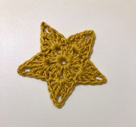 Crochet Stars: 3 easy models perfect for beginners (and a bonus)  | Bubanana Crochet Star Patterns, Patterns For Crochet, Easy Model, Crochet Snowflake Pattern, Crochet Star, Easy Patterns, Crochet Stars, Crochet Snowflakes, Crochet Stuff