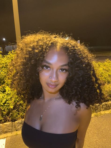 Dyed Curly Hair Aesthetic, Damaged Curly Hairstyles, Midsize Black Woman, Waist Length Curly Hair, Wet Look Curly Hair, Hairstyles For Transitioning Hair, Hair Before And After, Dark Skin Curly Hair, Long Curly Hair Women