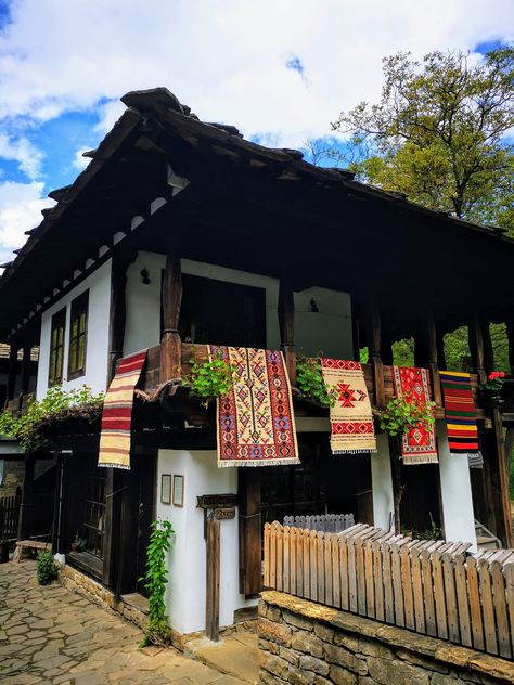 Croatian House Exterior, Bulgarian House Traditional, Balkan House, Balkan History, Balkan Architecture, Bulgarian Aesthetic, Balkan Aesthetic, Serbian Architecture, Bulgarian Architecture