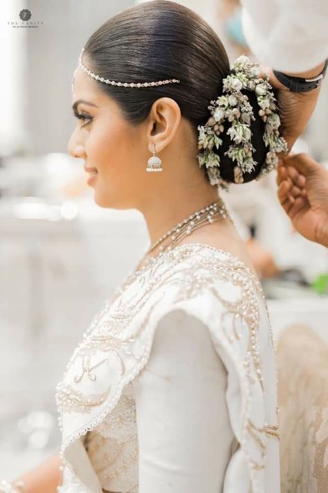 Kandyan Hairstyles, Bride Bun, Kandyan Brides, Pretty Frocks, Sri Lankan Bride, Hair Dressing, Bridal Hairstyle, Bride Hair, Wedding Dreams