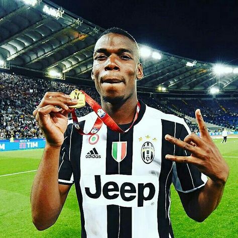 #Juventus are the first Italian side in history to win both Serie A & the Coppa Italia two years running. #UCL  @juventus @paulpogba #championsleague Pogba Pfp, Pogba Juventus, Pogba France, Juventus Team, Young Messi, Italian Side, Paul Pogba, Neymar Jr, Soccer Players