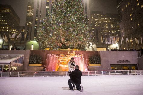 Marriage Proposal Ideas, Cartier Love Wedding Band, Rockefeller Center Christmas, Best Wedding Proposals, Vision 2024, Engagement Photography Poses, Christmas Engagement, Proposal Photos, Ice Rink