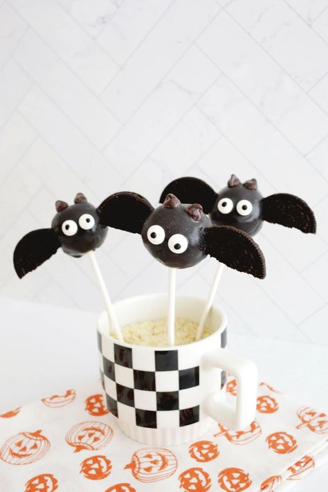 Halloween Cake Pops Recipe, Simple Halloween Cake Pops, Spider Cake Pops, Halloween Cakepops Ideas, Spooky Cake Pops, Cake Pops Halloween, How To Make Cake Pops Halloween, Halloween Cake Pops Ideas, Cake Pops Halloween Easy