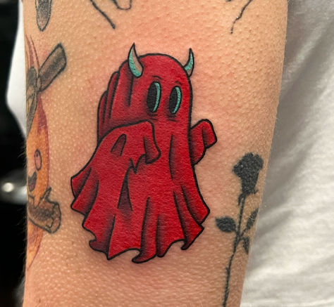 Another cute ghost tattoo from apprentice, Madi DeVore's flash sheet. #ghosttattoo #redghost #madidevoretattoo #tagtheqc #apprenticetattoo #midwesttattoo #tagtheqc #cutetattoos Halloween Ghost Tattoo Ideas, Ghost Flash Art, Ghost Flash Sheet, Red Devil Tattoo, Devil Tattoo Ideas, Sheet Ghost Tattoo, Cute Ghost Tattoo, Ghoul Tattoo, Pennywise Tattoo