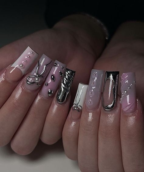 Nail Ideas With Silver, Birthday Nails Glam, Black Unique Nails, Pink Alt Nails, Crome Nails Designs Square, Pink And Silver Nail Designs, Y2k Star Nails, Pink Y2k Style, Birthday Nail Set Ideas