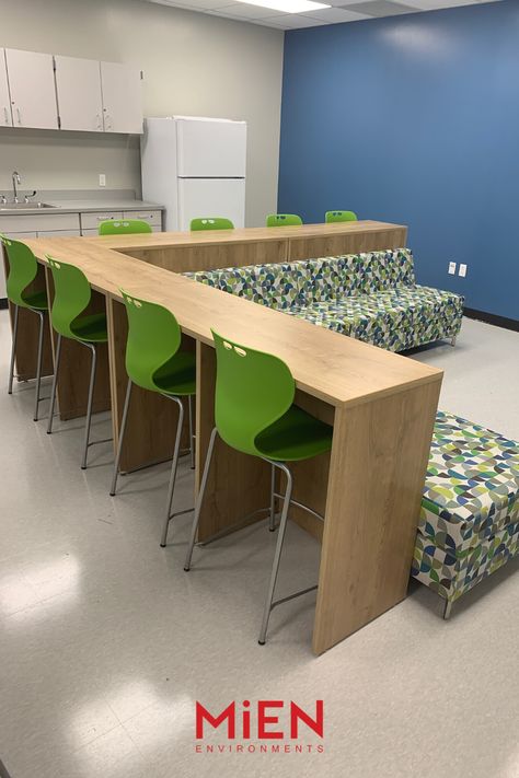 Innovative Learning Spaces, Active Learning Classroom Design, High School Lounge Area, Modular Classroom Design, Classroom Meeting Area, Collaborative Office Space Design, Learning Spaces Design, Adult Classroom Design, Flexible Classroom Design