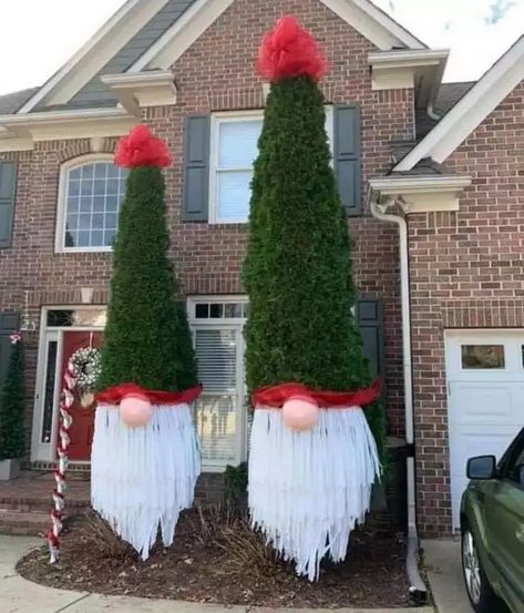 Imgur Post - Imgur Tree Gnomes, Dekoratívne Vence, Jul Diy, Outside Christmas Decorations, Diy Tree, Christmas Yard Decorations, Christmas Decorations Diy Outdoor, Christmas Yard, Holiday Christmas Tree