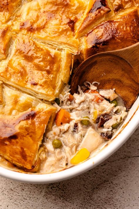 A list of 24 unique and amazing Savory Pie Recipes perfect for any meal from breakfast to appetizers and everything in between. Turkey And Ham Pie, Pot Pie Dinner, Savory Pie Recipes, Main Dinner Dishes, Whole Wheat Pie Crust, Cranberry Filling, Pork Pot, Dinner Pies, Vegetable Pot Pies