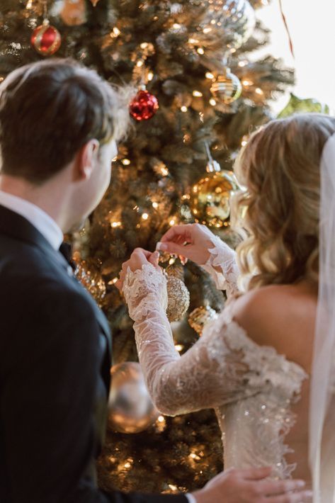 Anna and Ben's perfect Christmas wedding in the mountains of North Carolina was a magical day that will be cherished for years to come. Christmas Wedding Photo Ideas, Wedding Photo Ideas Winter, Winter Wedding Picture Ideas, Intimate Christmas Wedding, Christmas Wedding Photography, Christmas Wedding Photos, Small Christmas Wedding, Christmas Wedding Groom, Night Winter Wedding