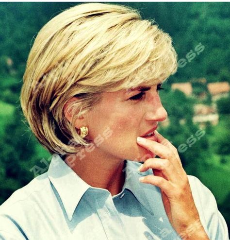 Diana Princess Diana Haircut, Diana Hairstyles, Diana Haircut, Princess Diana Hair, Haircut For Square Face, Princess Diana Family, Princess Diana Photos, Princess Diana Pictures, Princes Diana