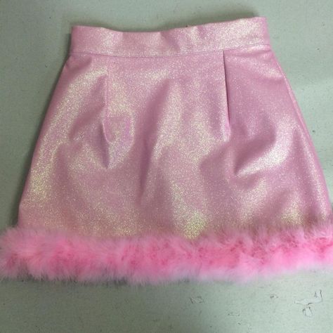 Pink Glitter Skirt, Traje Cowgirl, Glitter Wallpaper Iphone, Cowgirl Halloween Costume, Glitter Skirt, Glitters Skirt, Glitter Fashion, Catty Noir, Pink Fur