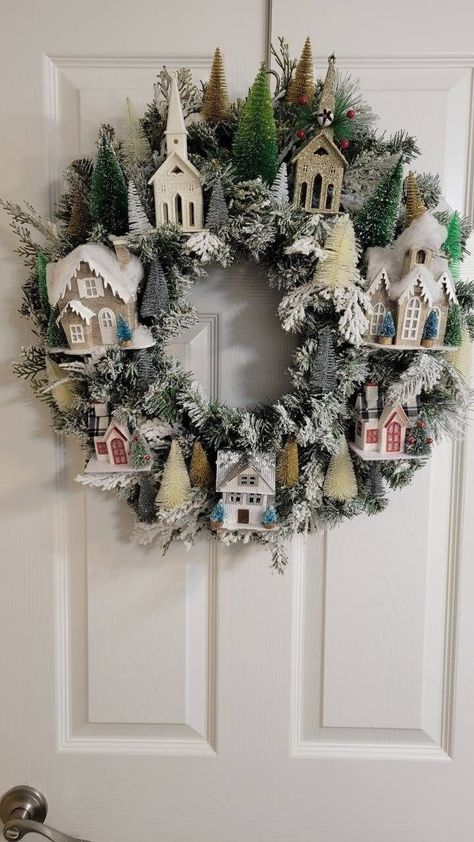 Christmas Domes, Christmas Crafts Wreaths & Garlands, Christmas Cocktail Ideas, Plate Wreaths, Winter Wreath Ideas, Church Wreath, Birch Christmas, Vintage Christmas Wreath, Wreaths Design