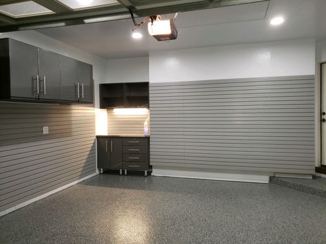 Slat Wall Ideas Garage, Garage Slat Wall, Slatwall Garage, Garage Hanging Storage, Garage Organization Systems, Garage Workshop Layout, Garage Design Interior, Workshop Layout, Garage Floor Epoxy