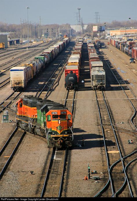 RailPictures.Net Photo: BNSF 1679 BNSF Railway EMD SD40-2 at Minneapolis, Minnesota by Lester Zmudzinski Train Wallpaper, Bnsf Railway, Pack A Suitcase, Scenic Railroads, Railroad Pictures, Burlington Northern, Train Truck, Railroad Photography, Railroad Photos